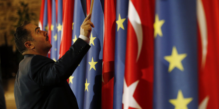 Αιχμές Κομισιόν για την Τουρκία – Μειώνονται οι πιθανότητες ένταξης της στην Ε.Ε.