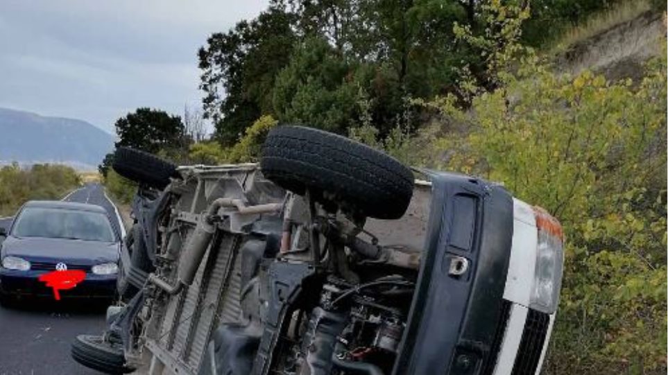 Ηράκλειο: Τροχαίο στον ΒΟΑΚ – Mini bus με επιβάτες χτύπησε σε στύλο και ανετράπη