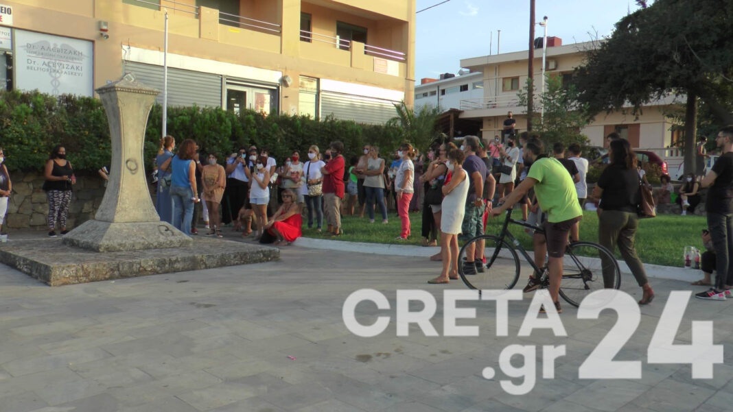 Κρήτη: Συγκέντρωση για τον 55χρονο που βασάνισε τον σκύλο (εικόνες)
