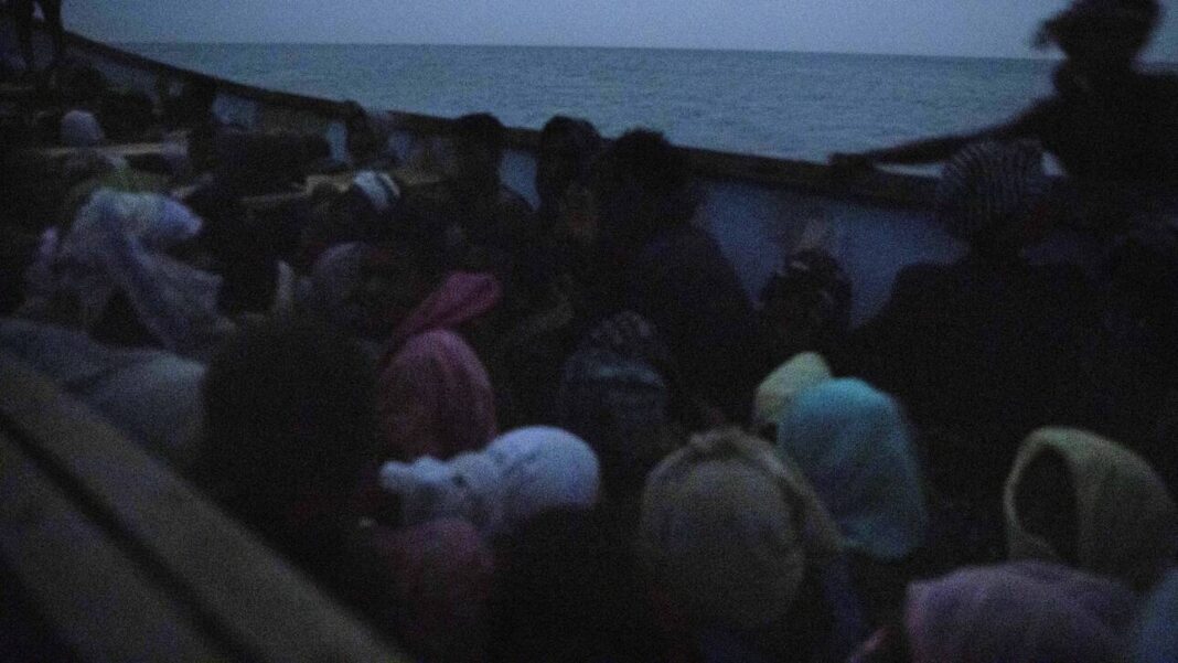 Πολύνεκρο ναυάγιο με μετανάστες – Τους πέταξαν στη θάλασσα διακινητές