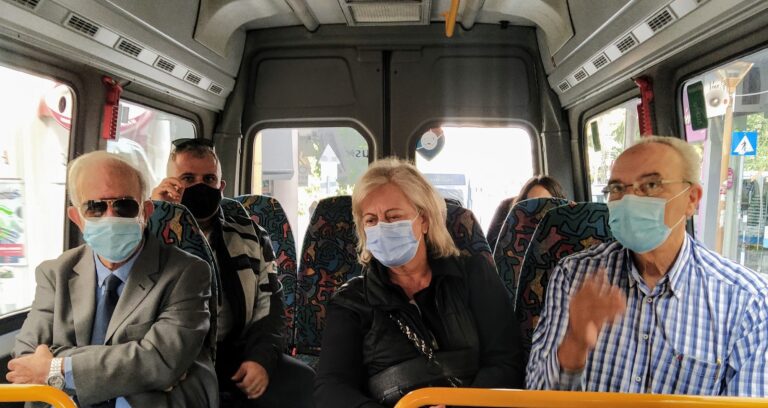 Βόλτα με τα νέα mini bus για τον Δήμαρχο Ηρακλείου – Αναλυτικά τα δρομολόγια