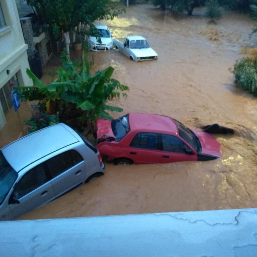 «Πνίγηκε» το Ηράκλειο από την κακοκαιρία – Πλημμύρες και τεράστιες καταστροφές (εικόνες)