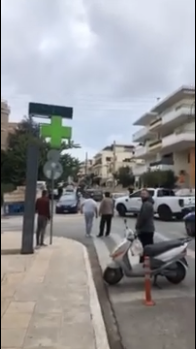 Κρήτη: Άγριος καυγάς σε κεντρικό δρόμο – Πιάστηκαν στα χέρια δύο άνδρες (βίντεο)
