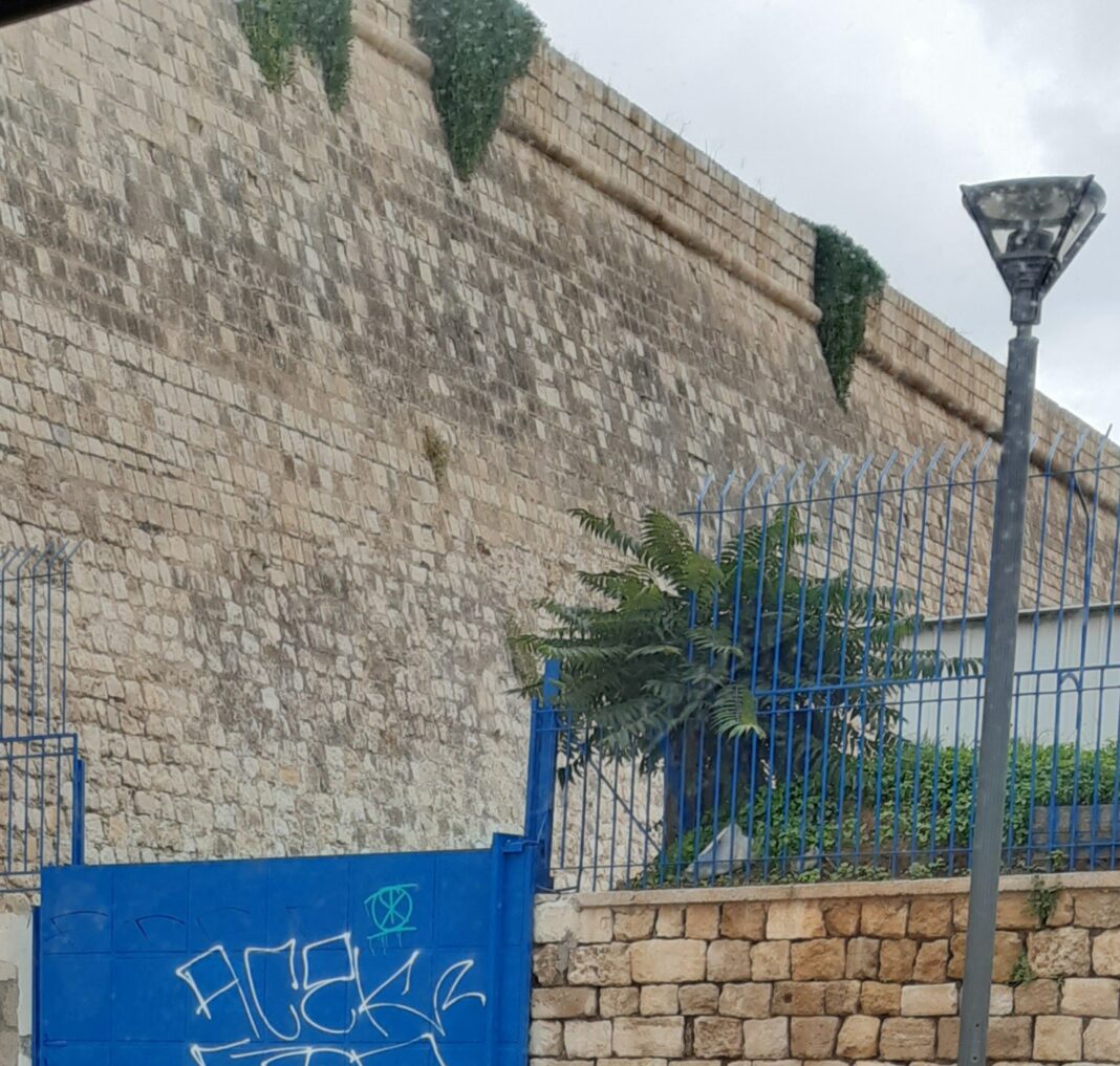 «Ανήσυχοι καλλιτέχνες» βανδάλισαν αθλητική εγκατάσταση του Ηρακλείου