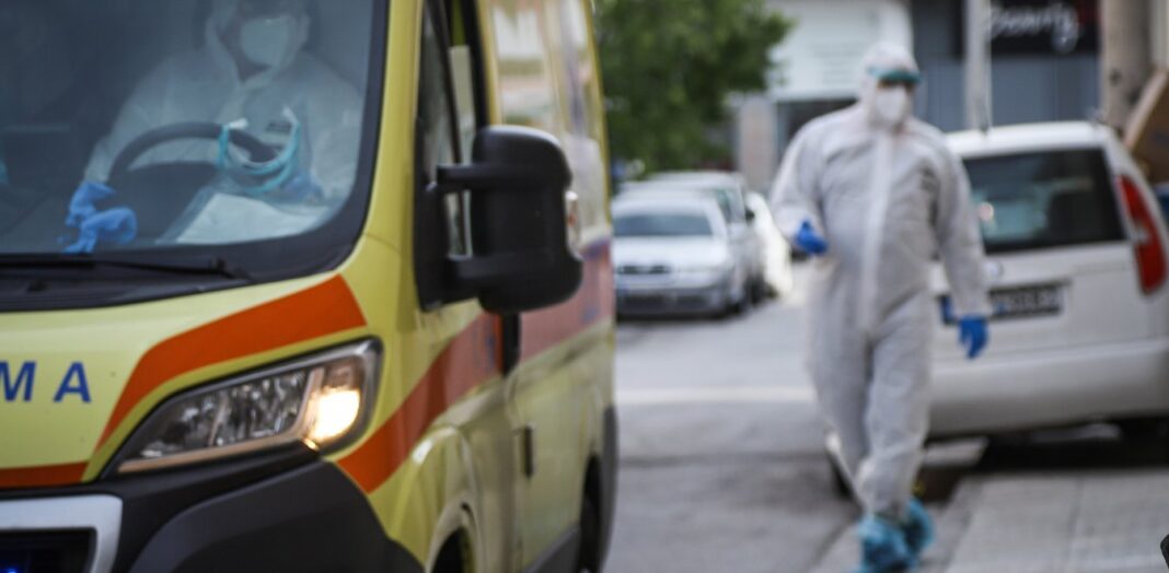 Θεσσαλονίκη: Ξεκίνησαν οι διακομιδές ασθενών κορωνοϊού – Στην Καβάλα η πρώτη