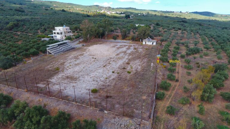 Ανακατασκευή και προσθήκη τάπητα στο γήπεδο Βουκολιών