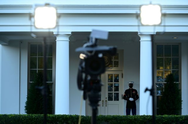 Κορωνοϊός:  Νέα κρούσματα στο Λευκό Οίκο – Μολύνθηκαν δύο ακόμη σύμβουλοι του Τραμπ