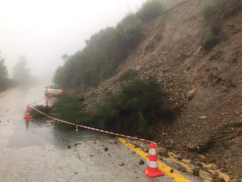 Κρήτη: Αποκαταστάθηκε η κυκλοφορία μετά την κατολίσθηση (εικόνες)