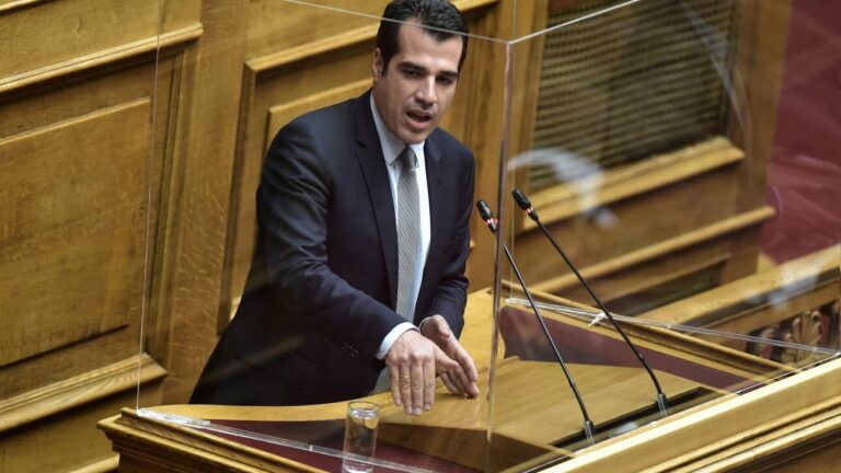 Πλεύρης: Έρχονται κυρώσεις για ανεμβολίαστους ιδιώτες γιατρούς