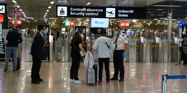Ιταλία: Ετοιμάζεται Covid-free αεροδιάδρομο για να καταργηθεί η καραντίνα στους ταξιδιώτες