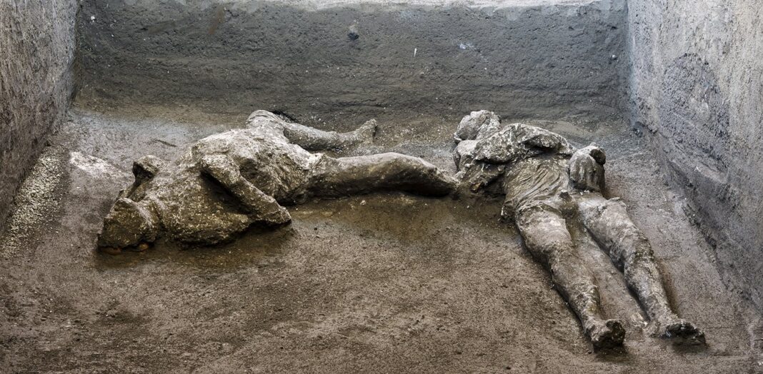 Πομπηία: Βρέθηκαν μαζί τα λείψανα πλούσιου και σκλάβου – Έψαχναν καταφύγιο όταν κάηκαν ζωντανοί