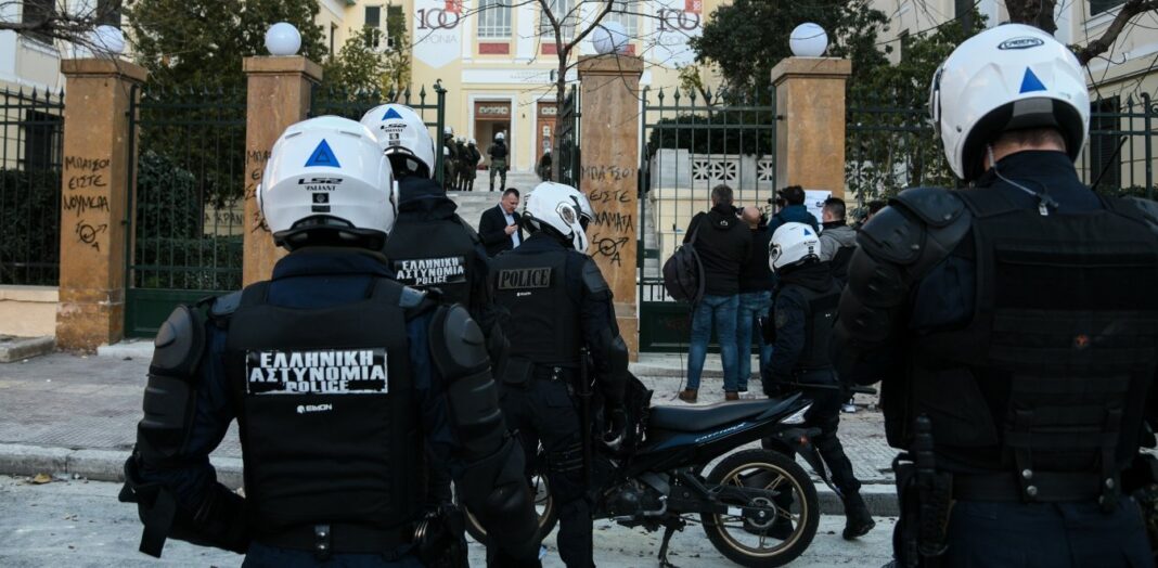 Επίθεση στον πρύτανη της ΑΣΟΕΕ: Τουλάχιστον 5 υπόπτους «δείχνουν» οι κάμερες