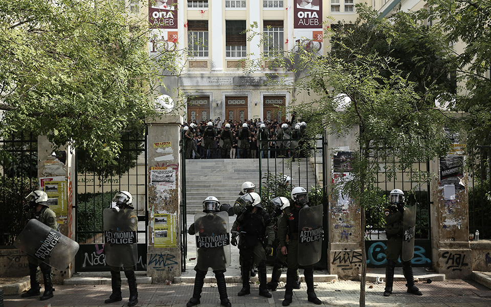 Πώς θα λειτουργεί η «πανεπιστημιακή αστυνομία» – Οι αρμοδιότητες, η εκπαίδευση και ο τρόπος δράσης