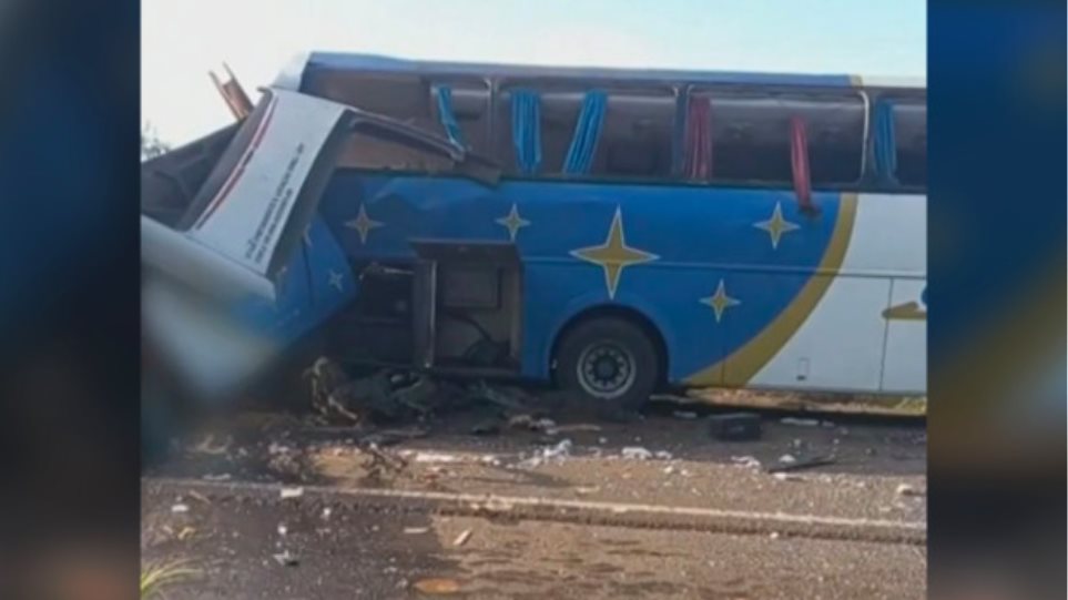Πάνω από 30 νεκροί σε σύγκρουση λεωφορείου με φορτηγό