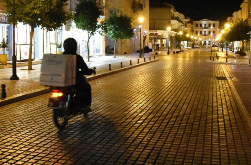 Νέα περιοριστικά μέτρα: Τι ισχύει για take away και delivery  – Διευκρινήσεις Χαρδαλιά