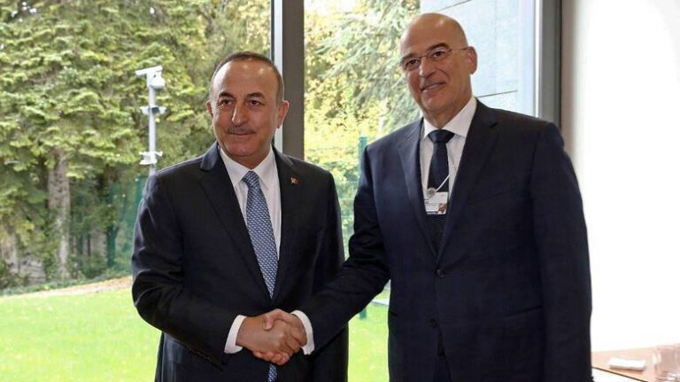 Τηλεφωνική επικοινωνία Δένδια με Τσαβούσογλου
