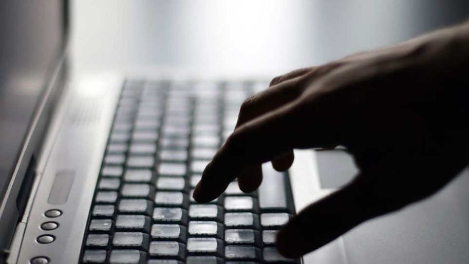 Μεγάλη επιχείρηση για τις ηλεκτρονικές απάτες με τη συνδρομή της ΕΛΑΣ