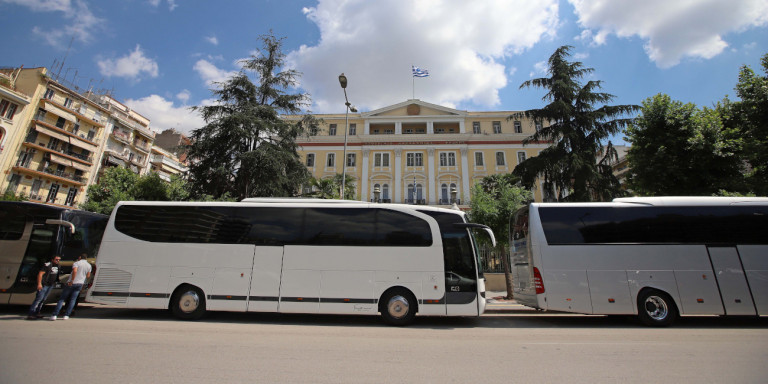 Έκτακτη επιδότηση για τα τουριστικά λεωφορεία που είχαν καταθέσει προσωρινά πινακίδες
