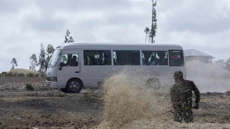 Τουλάχιστον 34 νεκροί μετά από επίθεση σε λεωφορείο