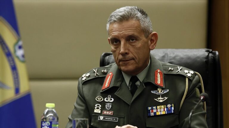 Μήνυμα Φλώρου από την Κρήτη: Πιο συχνή από ποτέ η παρουσία των Ενόπλων Δυνάμεων στη Σούδα