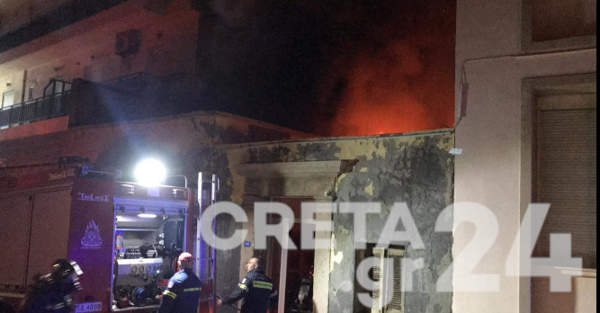 Φωτιά στο κέντρο του Ηρακλείου (εικόνες)