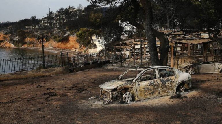 Φωτιά Μάτι: Γυναίκα που έχασε την οικογένειά της ζητά αναβάθμιση των κατηγοριών σε κακουργήματα