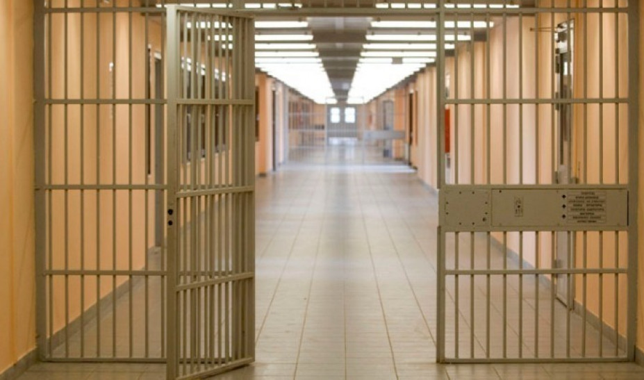 Κορωνοϊός: 46 θετικά κρούσματα σε 400 κρατούμενους σε φυλακές