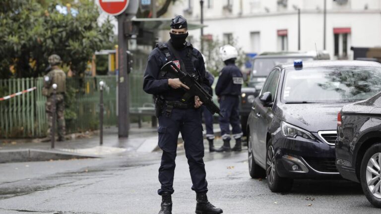 Γαλλία: Ενάμιση χρόνο στη φυλακή θα περάσει 19χρονος που απείλησε καθηγητή με αποκεφαλισμό