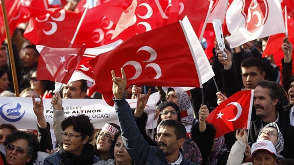 Γερμανική βουλή: Να απαγορευτεί το κίνημα «Γκρίζοι Λύκοι»
