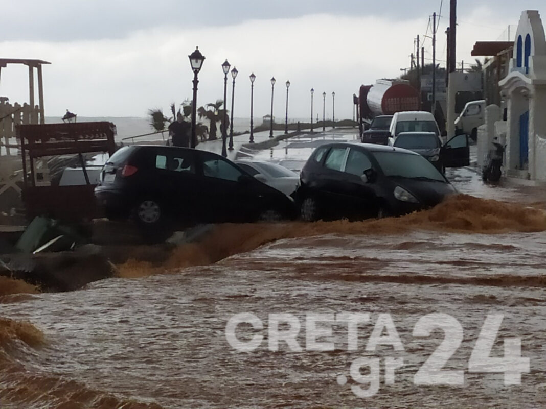 Ηράκλειο: Ανασύρουν από τον βυθό τα οχήματα που παρασύρθηκαν από τη θεομηνία