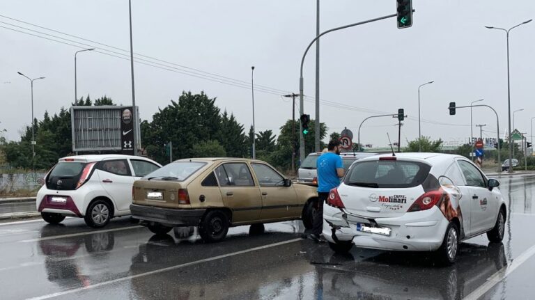 Καραμπόλα 11 αυτοκινήτων σε αερογέφυρα