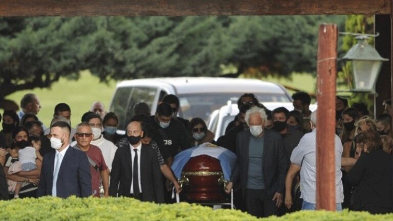 Η κηδεία του Μαραντόνα (VIDEO)