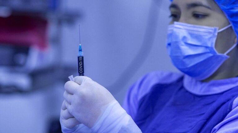 Παυλάκης για το εμβόλιο του κορωνοϊού: «Θα πονάει λίγο περισσότερο»