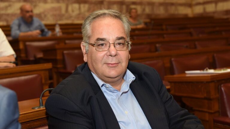 Λαμπρούλης: Η κυβέρνηση όφειλε να ξεπεράσει τη γραφειοκρατία για την ένταξη των βουλευτών – γιατρών στο ΕΣΥ