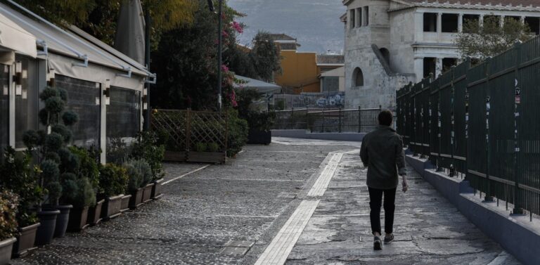 Πέτσας: Δεν θα είναι υποχρεωτικός ο εμβολιασμός – Η αγορά θα ανοίξει πριν τις γιορτές