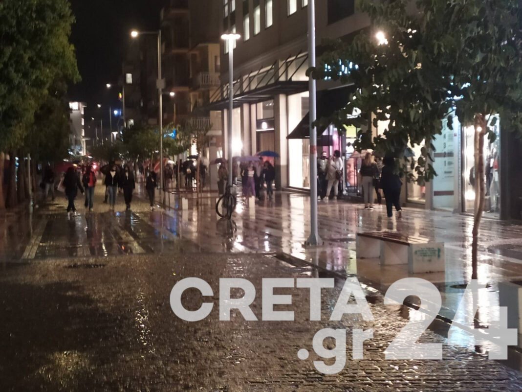 Ηράκλειο: Η βροχή έδιωξε τον κόσμο από την αγορά (εικόνες)