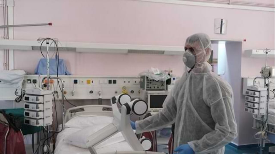 Συγκλονιστικές μαρτυρίες γιατρών: Έχουμε ακόμη και 29χρονο διασωληνωμένο