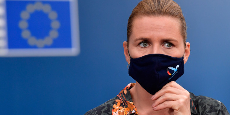Οταν η πρωθυπουργός της Δανίας έκλαψε για τα μινκ -Ζήτησε συγγνώμη για τη διαχείριση της υπόθεσης
