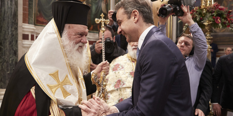 Συνάντηση Μητσοτάκη και Ιερώνυμου – «Στο χέρι μας να κάνουμε Χριστούγεννα με ανοιχτές εκκλησίες»
