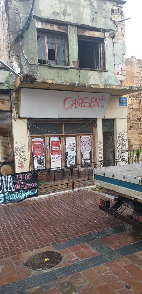 Κρήτη: Μπαλκόνια έτοιμα να καταρρεύσουν στο κέντρο της πόλης (εικόνες)