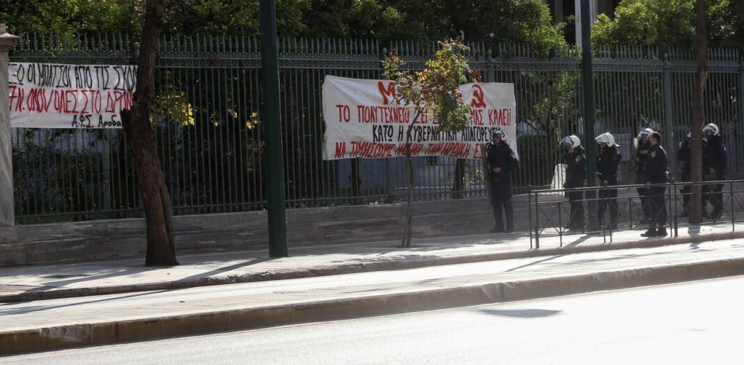 Πολυτεχνείο: Μπήκαν τα ΜΑΤ – Έγινε η εκκένωση
