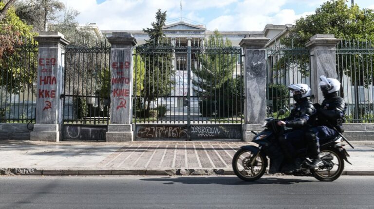 Φοιτητής καταδικάστηκε σε 14 μήνες φυλάκιση για σύνθημα σε τοίχο του ΕΜΠ