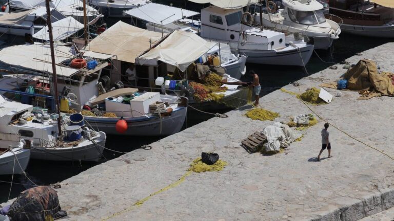 Οικονομική ενίσχυση στους παράκτιους αλιείς που επλήγησαν από τον κορωνοϊό