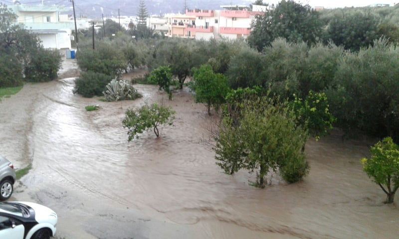 Κρήτη: Σοβαρά προβλήματα από την κακοκαιρία – Πλημμύρισαν χωριά (εικόνες)