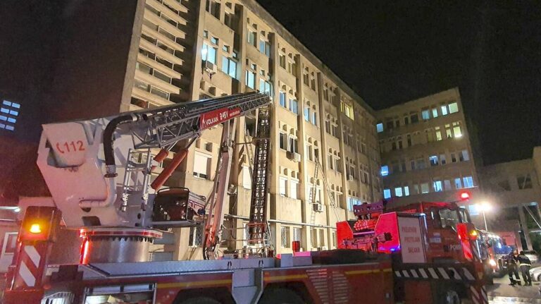Ρουμανία: Νεκροί δέκα διασωληνωμένοι ασθενείς με κορωνοϊό από πυρκαγιά σε ΜΕΘ (εικόνες)