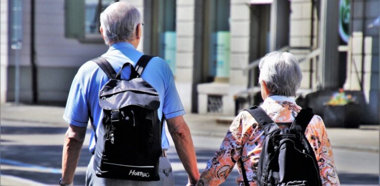 Αναδρομικά συνταξιούχων: Τρεις νέες πληρωμές έως τα Χριστούγεννα – Ποιοι πάνε ταμείο