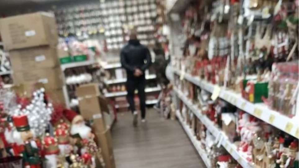 Lockdown: Καταστήματα άνοιξαν και βάζουν κόσμο από την… πίσω πόρτα!