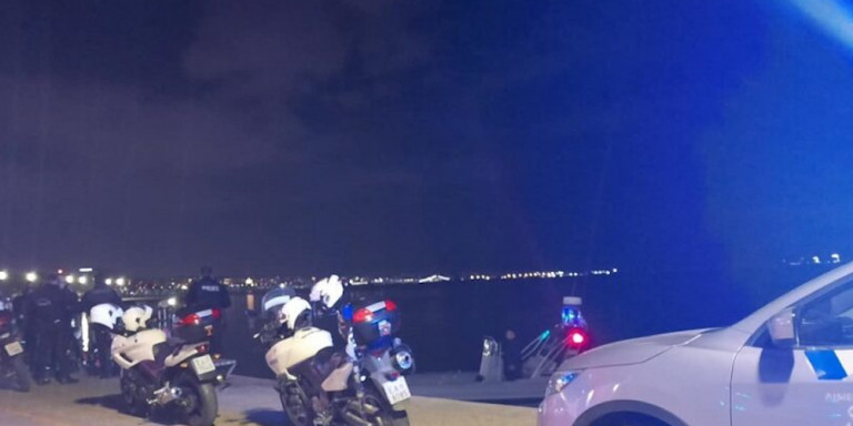 Ηλικιωμένη έπεσε στη θάλασσα -Μεταφέρθηκε στο νοσοκομείο (βίντεο)
