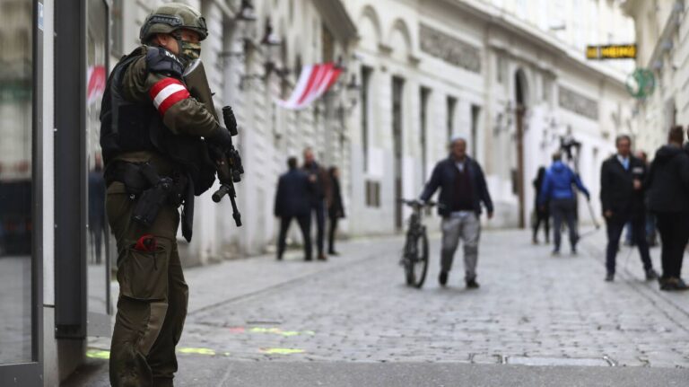 Επίθεση Βιέννη: Λάθη των Αρχών παραδέχεται ο ΥΠΕΣ – Σε διαθεσιμότητα ο επικεφαλής αντιτρομοκρατικής