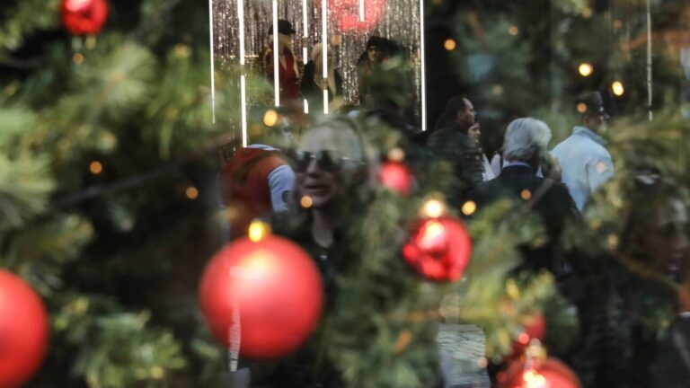 Με ποια μέτρα θα γιορτάσουν οι χώρες της Ευρώπης τα φετινά Χριστούγεννα